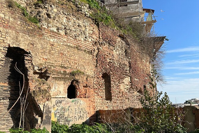 Istanbul Old City Highlights and Hidden Gems Tour - Walking Tour Reality: Comfortable Shoes and Smart Pace