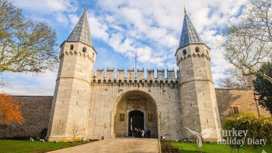 Istanbul: Old City Tour and Luxury Sunset Bosphorus Cruise - Topkapi Palace inside access, and why the day feels worth it