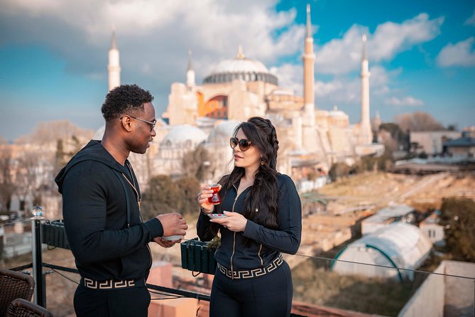 Istanbul Photoshoot Tours - Stop 2: Blue Mosque framing with quick, high-impact time