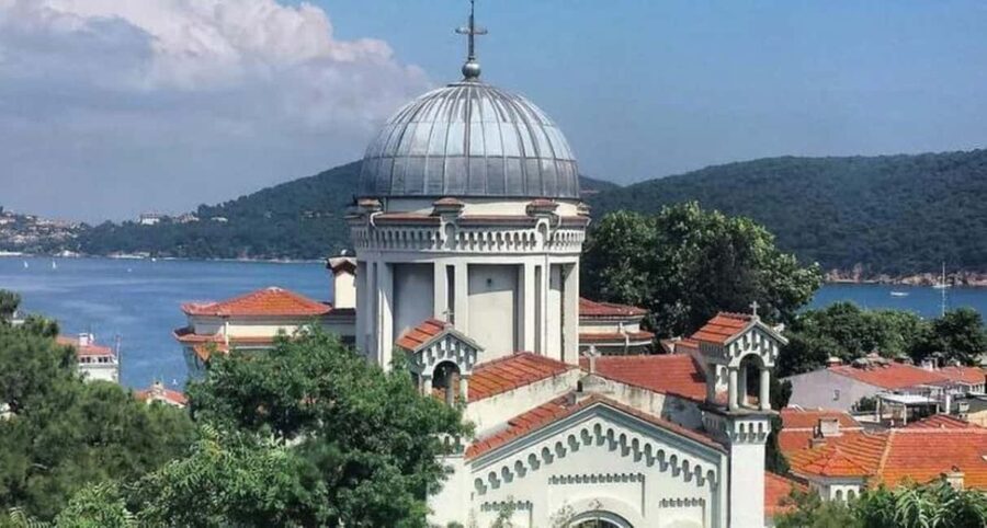 Istanbul Prince Island Cruise with Lunch & Free Time - Insel Stop Three: Burgazada Beaches and Quiet Time