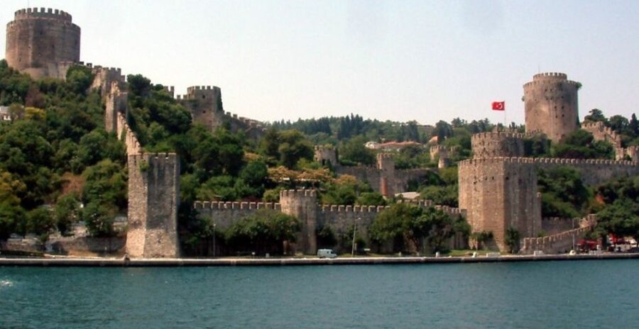 Istanbul: Private Bosphorus Cruise By Luxury Yacht - Rumeli Fortress, Anadolu Hisarı, and the Water Between Empires