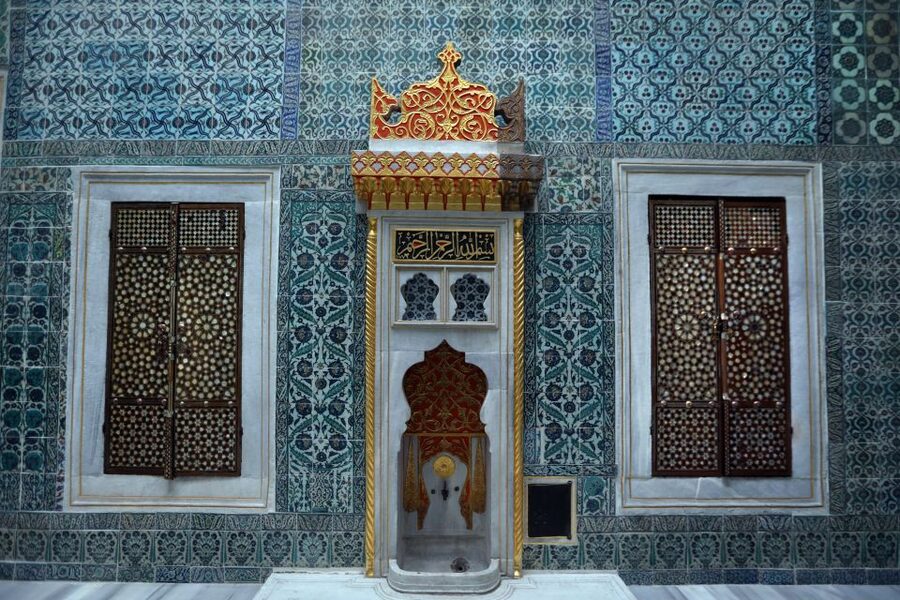 Istanbul: Private Full-Day Old City Highlights Tour - Hagia Sophia and the Sultan Ahmed Mosque: the story you can walk through