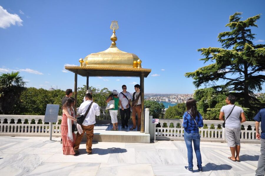 Istanbul: Private Full-Day Old City Highlights Tour - Sultanahmet Square and the Hippodrome: a quick stop with weight