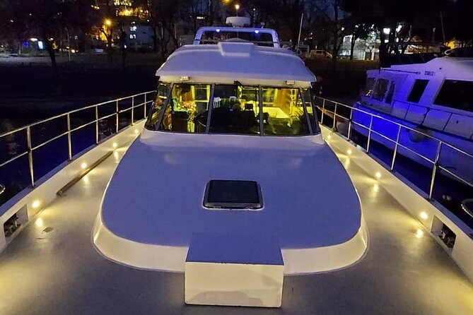 Istanbul Private Yacht Tour - 2 Hours - Bosphorus Bridge and the Europe-Asia split
