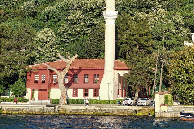 Istanbul's Golden Hour: Bosphorus Sunset Cruise By Boat - From Bebek and Hidiv Kasrı to Rumeli Hisarı
