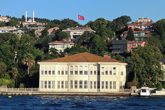 Istanbul's Golden Hour: Bosphorus Sunset Cruise By Boat - Modern meets Ottoman: Fatih Sultan Mehmet Bridge and the Anadolu shore