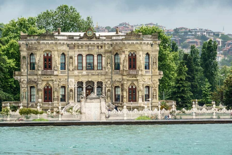 İstanbul: Small-Group Sunset Cruise & Audio Guide w/Snack - Maiden Tower, Beylerbeyi Palace, and the Palaces That Feel Like Movie Sets