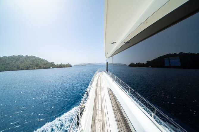 Istanbul: Small-Group Yacht Cruise with Snacks, Sunset or Daytime - Finding the yacht fast at Karaköy, and why it matters