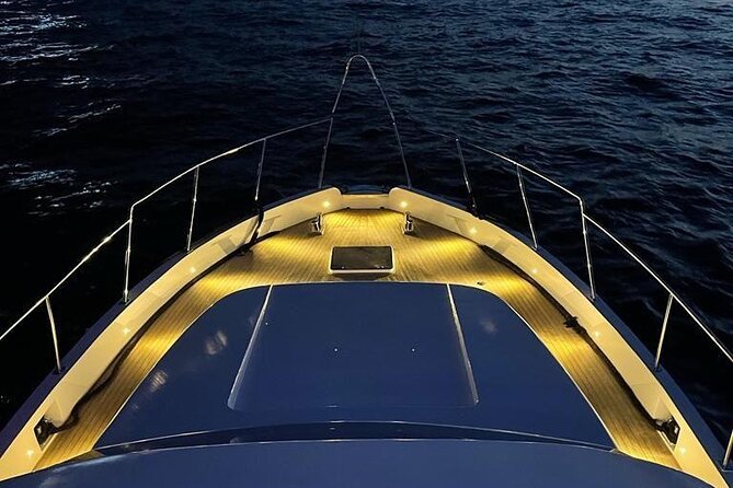 Istanbul: Small-Group Yacht Cruise with Snacks, Sunset or Daytime - Beylerbeyi Palace and Anadoluhisarı to Kız Kulesi, Istanbul’s classic icons