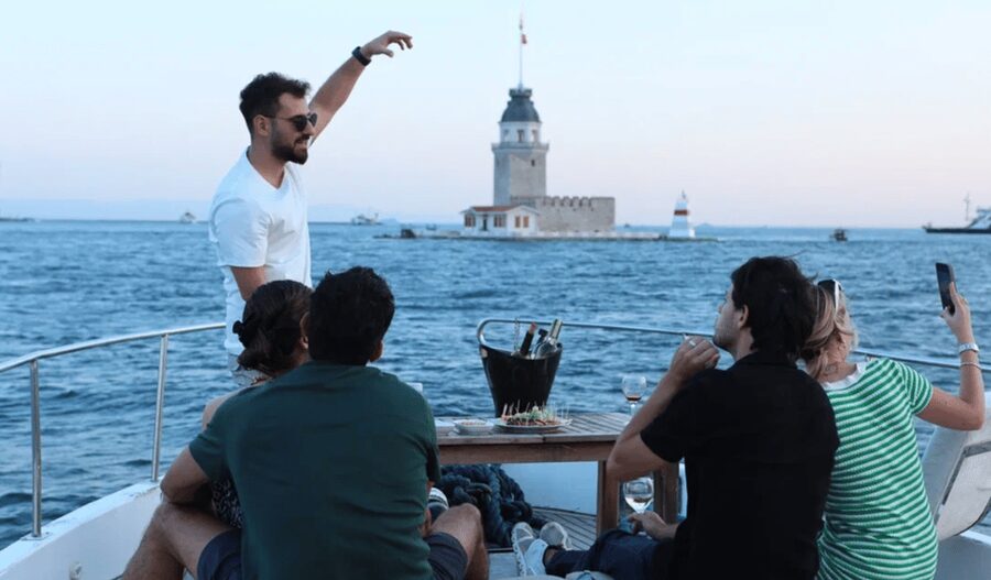Istanbul: Small Group Yacht Tour with Unlimited Wine - What the live guide actually adds to the scenery