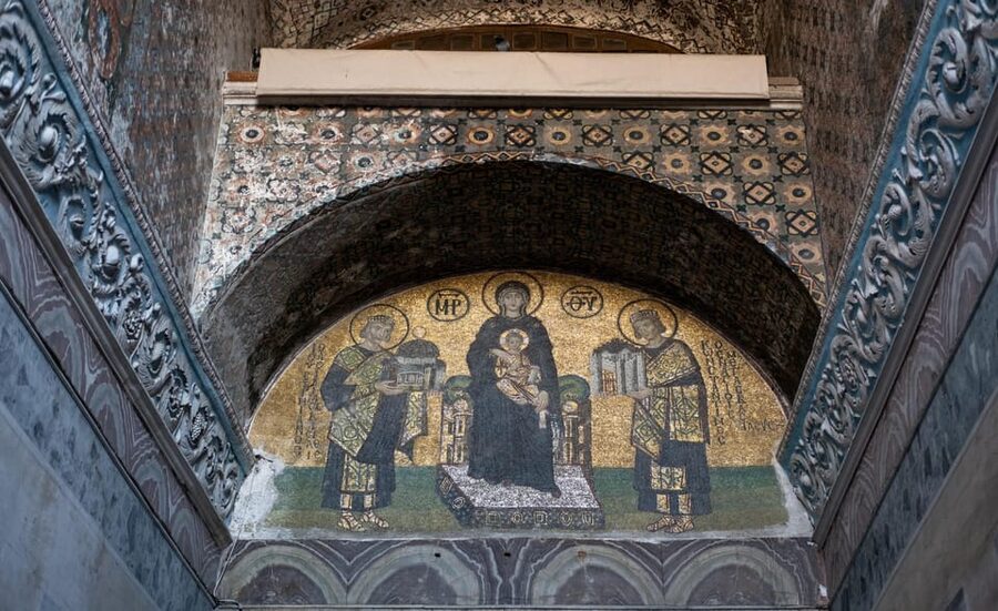 Istanbul: Topkapi, Hagia Sophia and Basilica Cistern Tour - Topkapi Palace highlights, courtyards, and that Golden Horn view