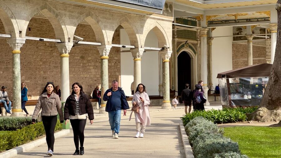 Istanbul Topkapı Palace and Harem Guide Tour - Topkapi Harem in 45 minutes: private life, presented respectfully
