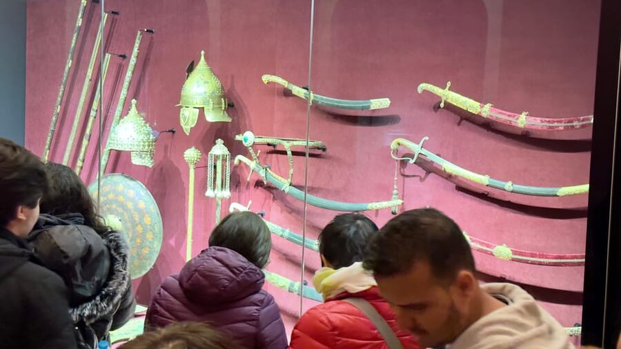 Istanbul Topkapı Palace and Harem Guide Tour - The guide experience: calm English storytelling in a small group