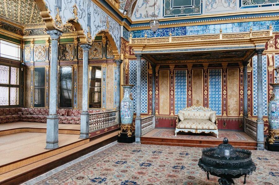 Istanbul: Topkapi Palace and Harem Guided Tour with Ticket - Guides, headsets, and pacing: the difference between seeing and understanding