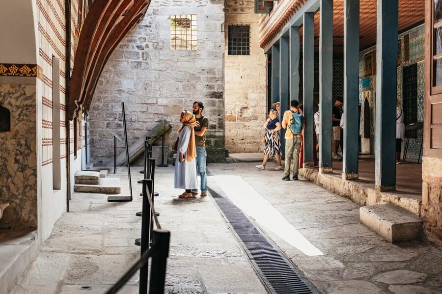 Istanbul: Topkapi Palace and Harem Guided Tour with Ticket - Who should book this tour, and who should consider a different plan