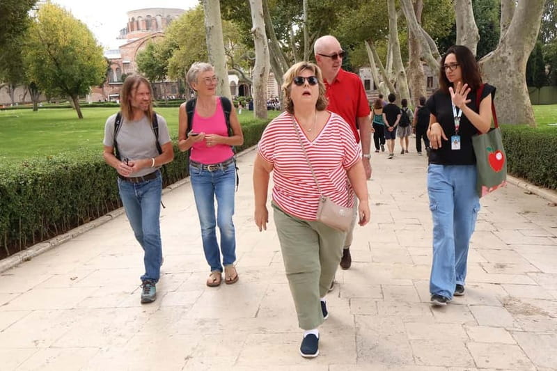 Istanbul: Topkapi Palace and Harem Museum Tour with Ticket - Guided walking inside Topkapi: chambers, artifacts, and meaning
