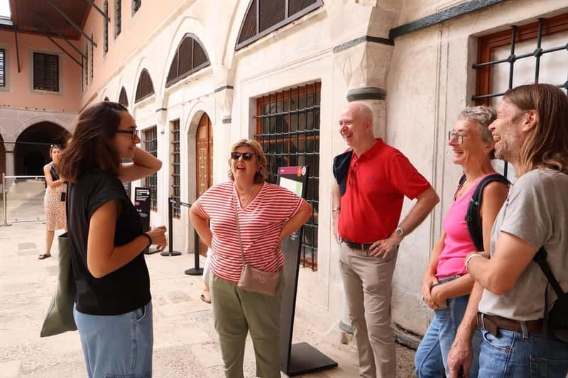 Istanbul: Topkapi Palace and Harem Museum Tour with Ticket - How guides shape your Topkapi experience (and what to look for)