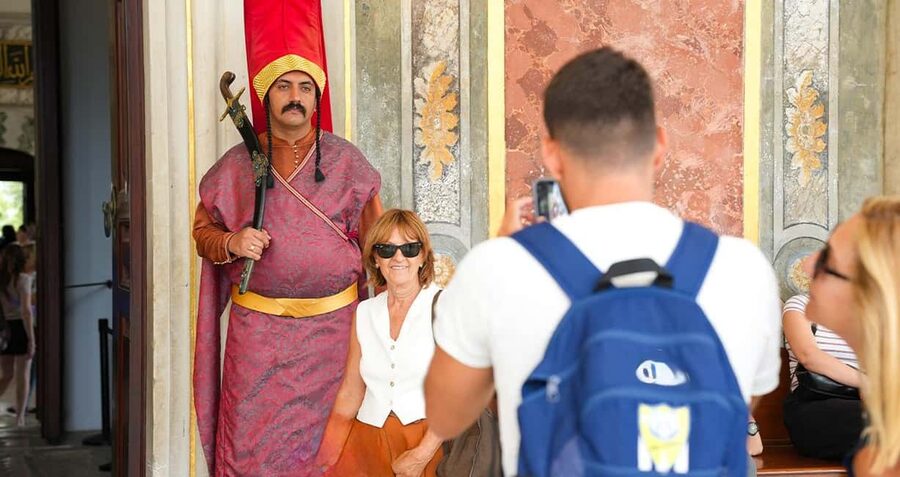Istanbul: Topkapi Palace & Harem Express Highlight Tour - Meeting on the Hippodrome and starting with momentum