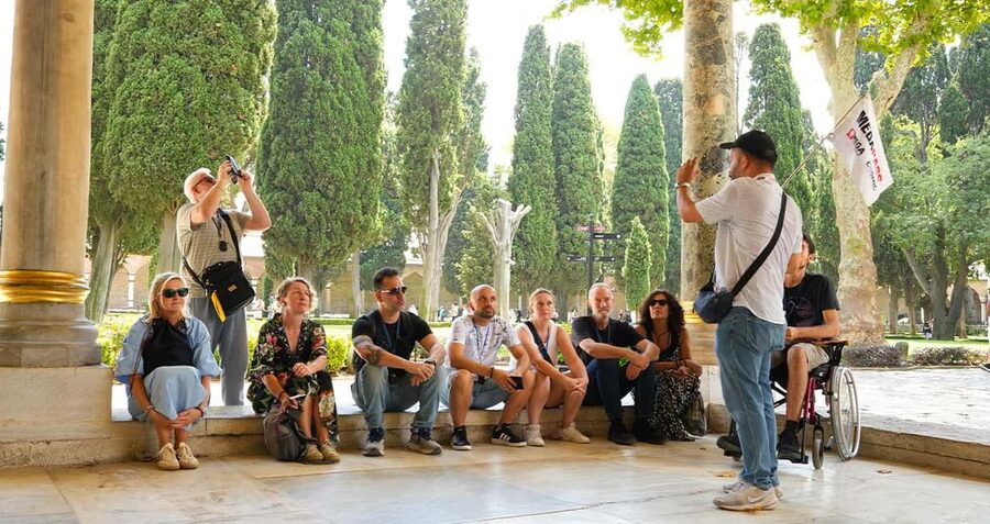 Istanbul: Topkapi Palace & Harem Express Highlight Tour - Imperial Harem: what to look for in the sultan’s private world