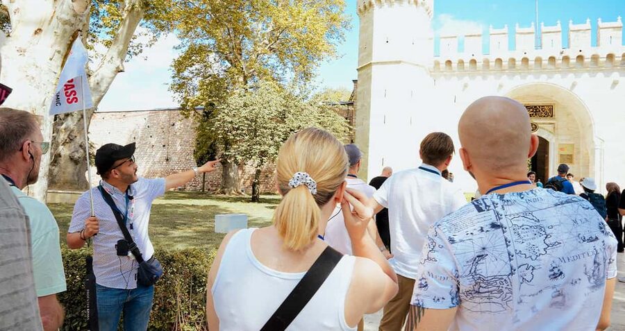 Istanbul: Topkapi Palace & Harem Express Highlight Tour - Audio guide on your smartphone: useful tool, bring the right setup