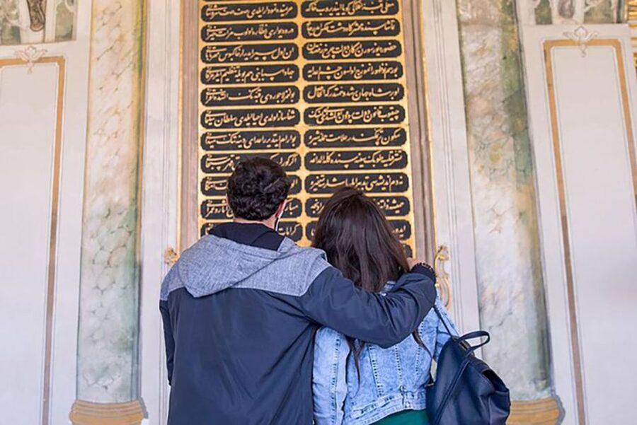 Istanbul: Topkapi Palace & Harem Express Highlight Tour - The first hour inside Topkapi: courtyards, power spaces, and Ottoman art