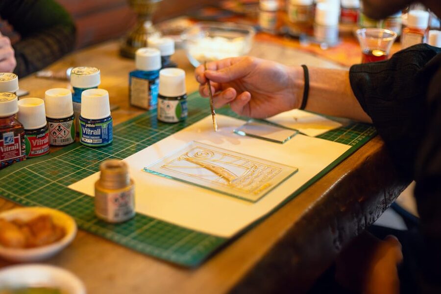 Istanbul: Traditional Stained Glass Painting Workshop - Your 3-hour flow, from choosing colors to finishing and framing