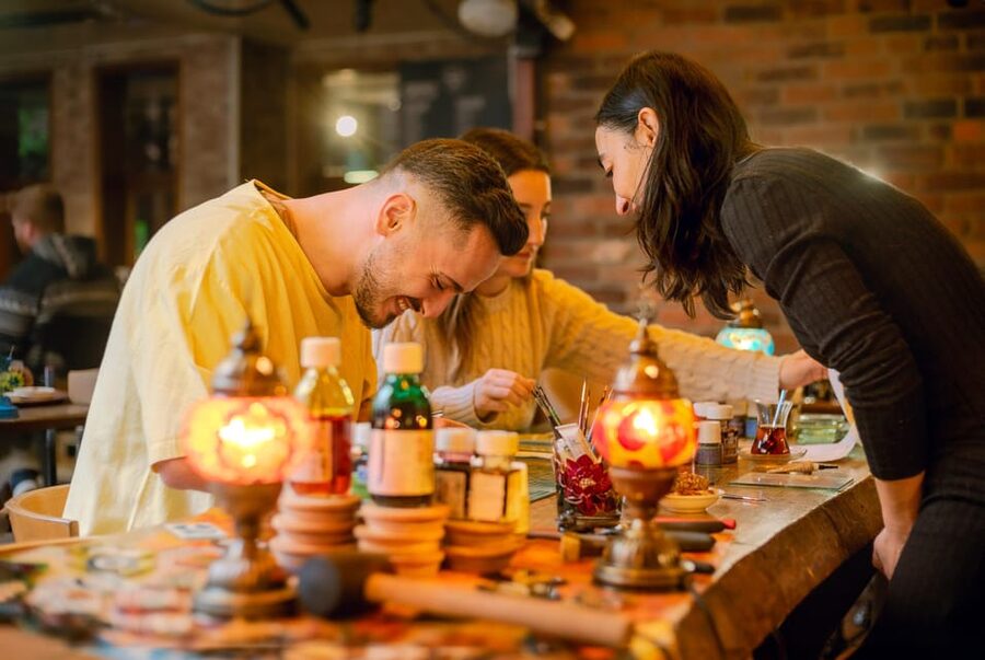 Istanbul: Traditional Stained Glass Painting Workshop - Turkish tea, coffee, and the easy conversation break