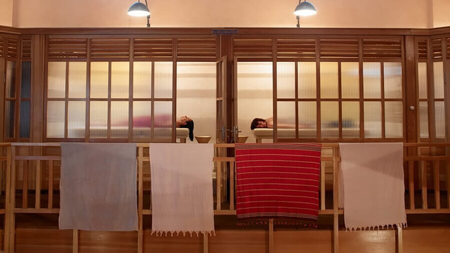 Istanbul: Turkish Bath Experience - What the Staff Can Tell You, and What You Might Have to Read by Body Language