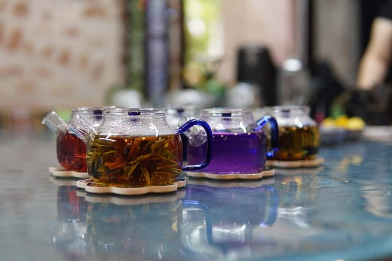 Istanbul: World Teas & Turkish Tea Brewing, Tasting Workshop - Turkish Thin-Waisted Glasses and the Double Teapot Method