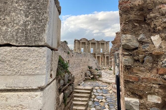 Izmir to Private Ephesus - Artemission Temple-Mother Mary's House - Guide Style Makes the Difference, Especially at Ephesus