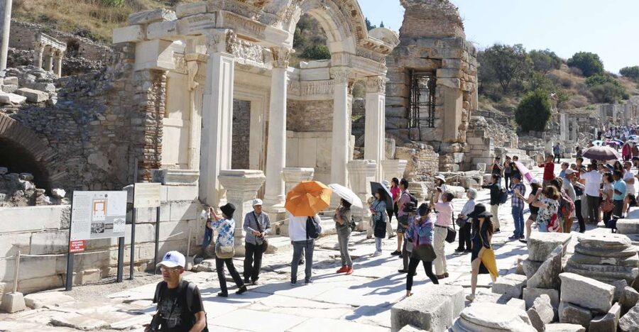 Kusadasi or Selcuk: Full-Day Ephesus Tour with Lunch - House of Virgin Mary: a pilgrimage stop with time to reflect
