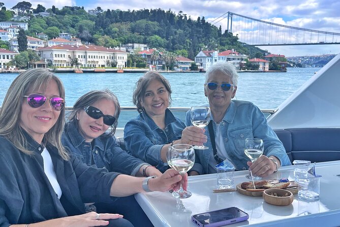 Luxury Bosphorus Yacht Tour – Asian Side Stop & Exploration - Küçüksu, Beylerbeyi, and Maiden’s Tower, Views That Feel Like Postcards