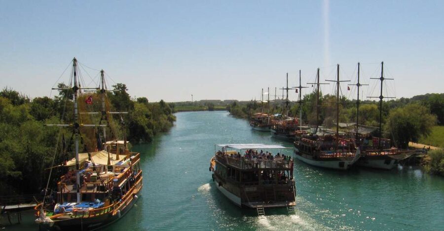 Manavgat Cruise & Grand Bazaar w/Lunch and Unlimited Drinks - On the Manavgat River: Views, Turtles You Might Spot, and Boat Comfort