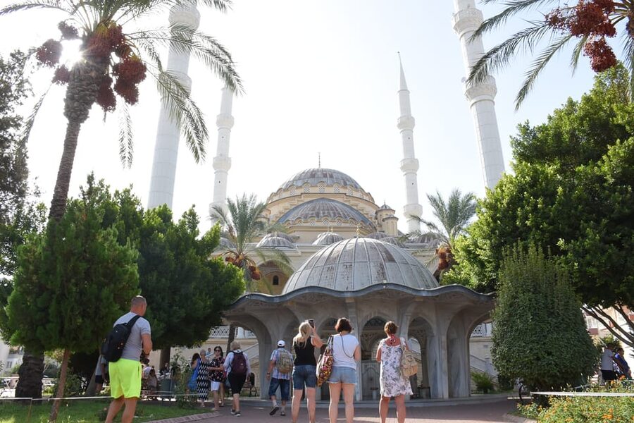 Manavgat: Guided Aqueduct, Waterfall & Green Lake Tour - Orange garden time, a calmer interlude before heading back