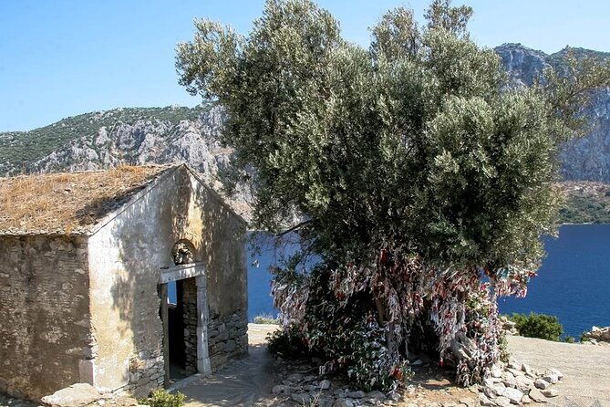 Marmaris Aegean Islands Boat Trip With Lunch & Unlimited Drinks - Dişlice Island and Tooth-shaped Rocks: A Small Stop With Big “What Is That” Energy