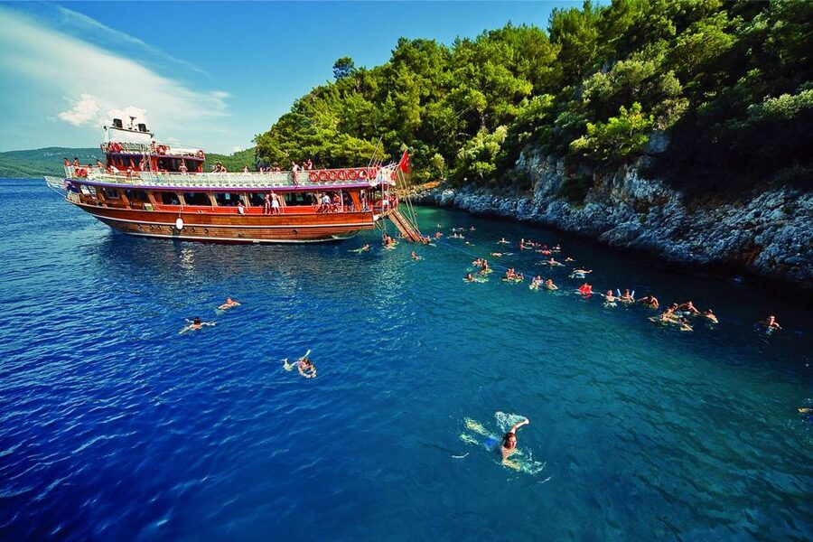 Marmaris: Boat Trip with Unlimited Drinks and BBQ Lunch - Crew, Atmosphere, and Names That Actually Matter