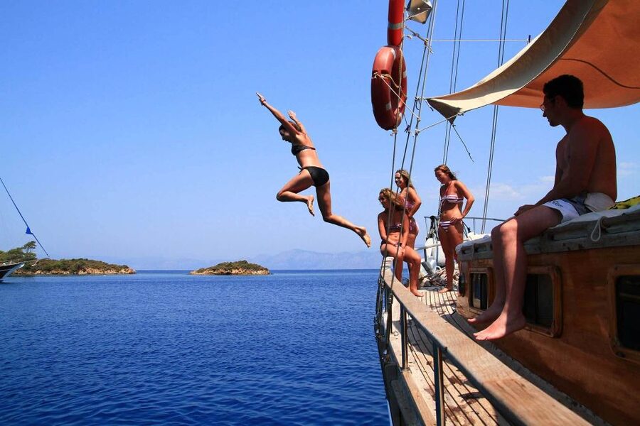 Marmaris Full-Day Boat Trip with Unlimited Soft Drinks+Lunch - Nearby caves: 30 minutes to explore, 5 minutes for photos