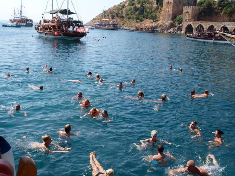 Marmaris: Pirate Cruise, Lunch, Soft Drinks - Kids’ Pirate Fun: Face Painting, Souvenirs, and the Crew’s Role