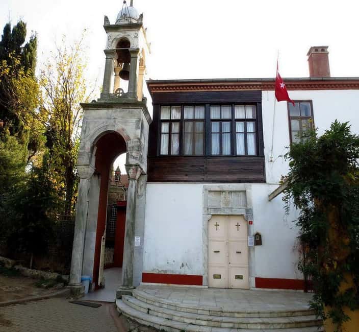 Princes Island Full Day Tour - Heybeli or Kınalı & Büyükada - Heybeliada or Kınalıada: Your First Island Stop and That First Slow Hour