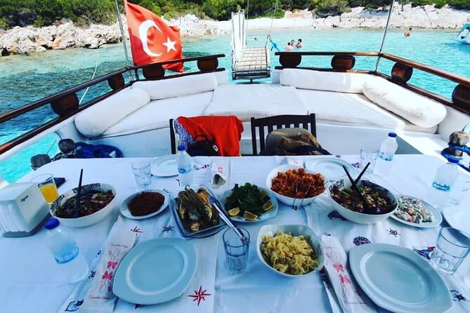 Private Boat Experience in Bodrum Coast with Snorkeling and Coves - The 10:00 to 16:00 schedule, and what you’ll do all day