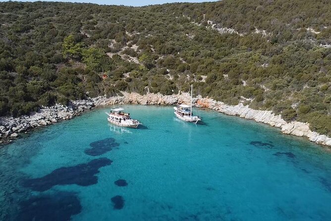 Private Boat Trip with lunch & island stops - How the crew style the day, from captain to comfort