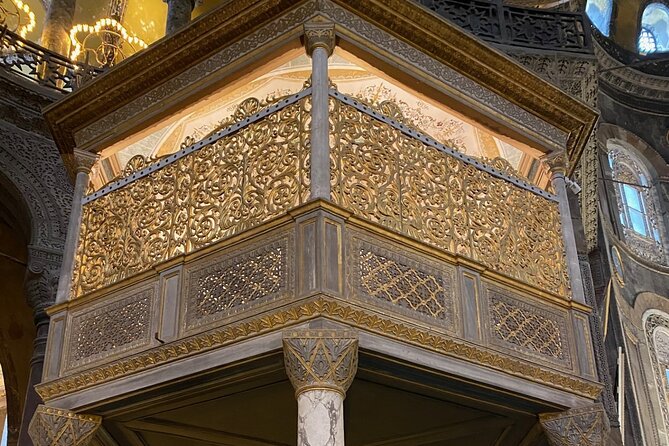Private Guided Hagia Sophia Tour with Skip the Line Access - Logistics you can plan around (English, transit, and fitness)