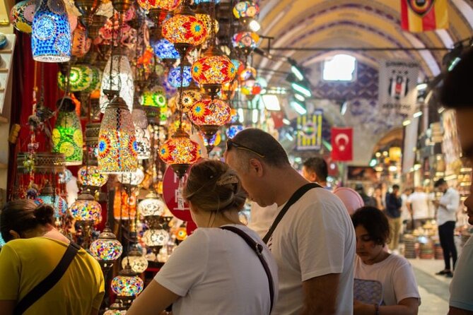 Private Guided Tour Hagia Sophia, Cistern, Topkapi and Bazaar - Vezirhan Caravanserai: a practical look at hand-knotting and natural dye