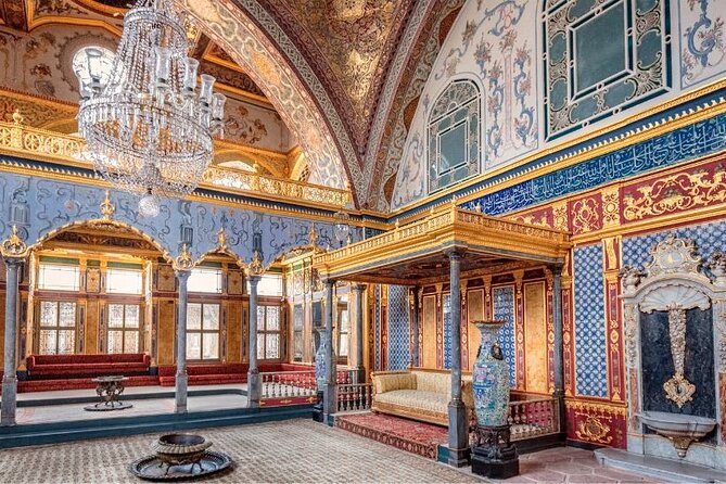 Private Guided Tour Hagia Sophia, Cistern, Topkapi and Bazaar - Grand Bazaar: how to shop with a guide and keep your sanity