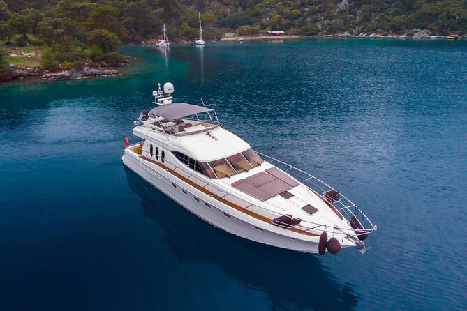 Private Luxury Yacht Cruise on Bosphorus - Çırağan Palace: marble splendor and its shadowed past