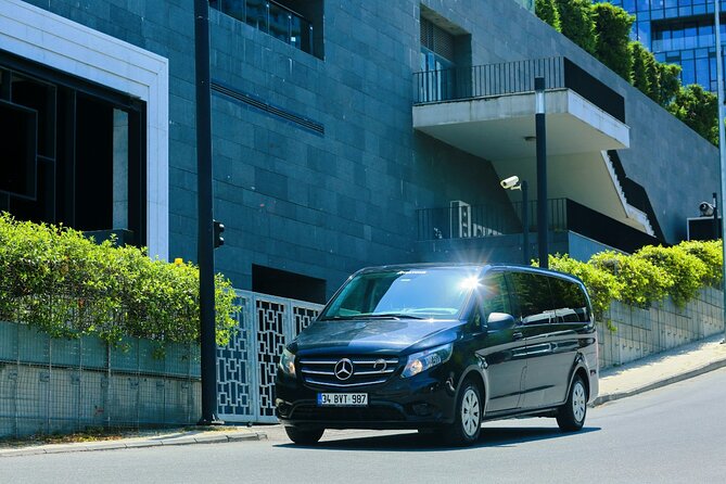 Private One-Way Transfer: Istanbul Airport ↔ City Hotels - English support that helps you avoid airport mistakes