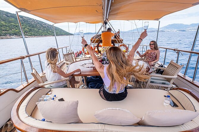 Private Sunset Boat Tour in Bodrum With Dinner - Bodrum Sunsets Get Real at Karaada and Akvaryum Bay