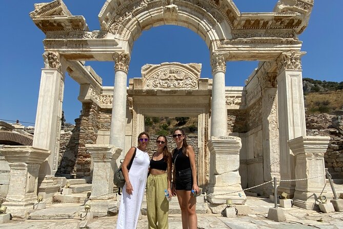 Private Tour in Ephesus and Traditional Turkish Bath from Port - The carpet stop: where the day can turn positive or annoying