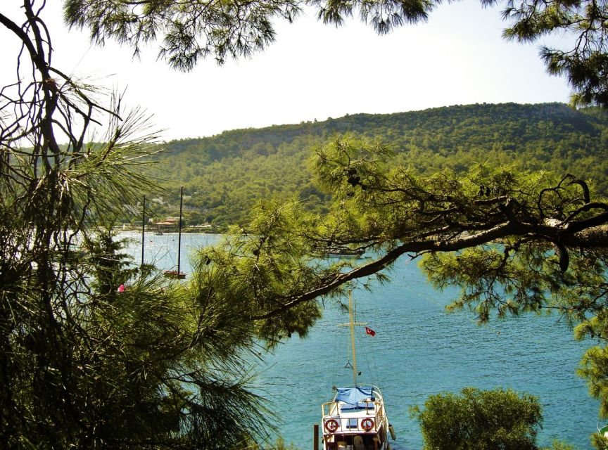 Relaxing Boat Trip with Lunch and Drinks - Cruising the Kemer coast, pirate caves and mountain views