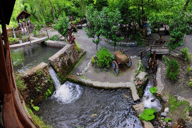 Sapanca Lake & Masukiye Tour From Istanbul - The quick quirks: Ters Ev and the Turkish delight stop